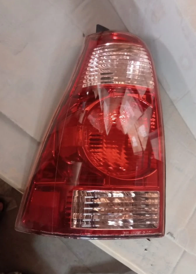 Toyota 4Runner 2003-2004-2005 Tail Light Right